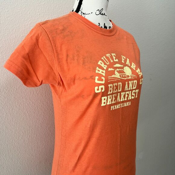 NWT Schrute Farms Bed Breakfast (Medium) Peach T-Shirt The Office - Picture 3 of 8